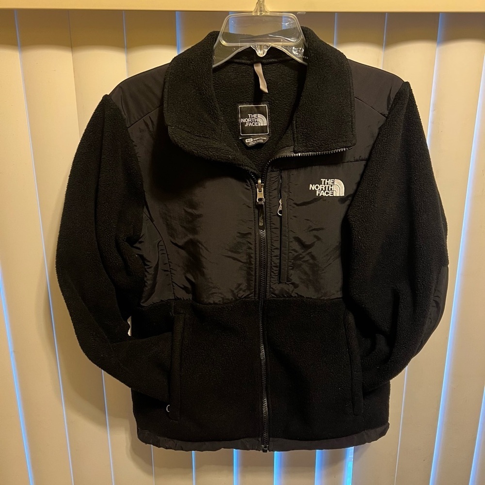 The North Face Women's Full-Zip Fleece Jacket, Size Medium-Black color.